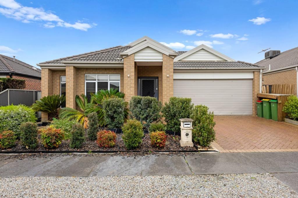 8 CAMDOLLE CL, PAKENHAM, VIC 3810
