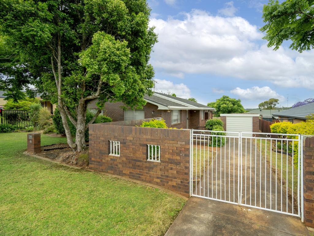 10 Maree Ct, Centenary Heights, QLD 4350