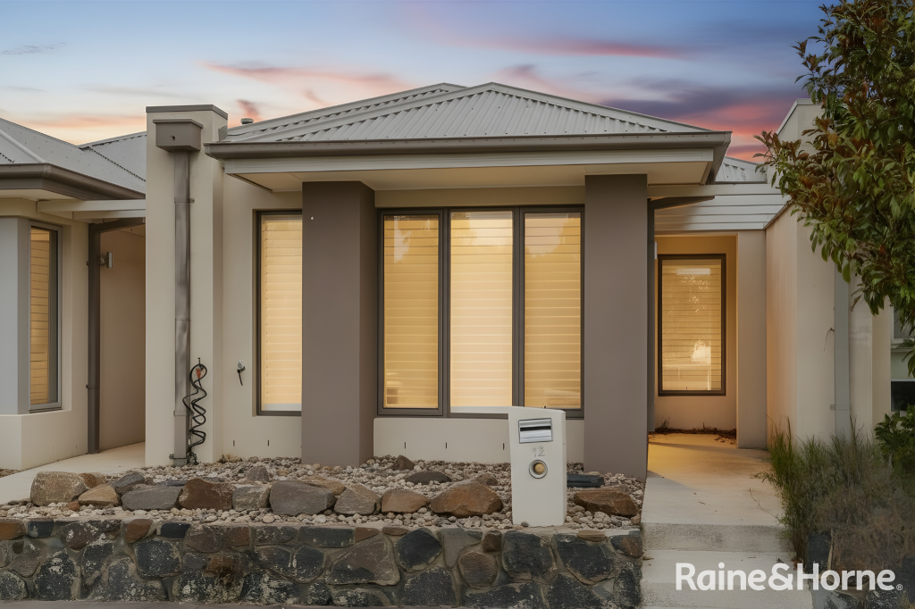 12 VIEWRISE WALK, CRAIGIEBURN, VIC 3064