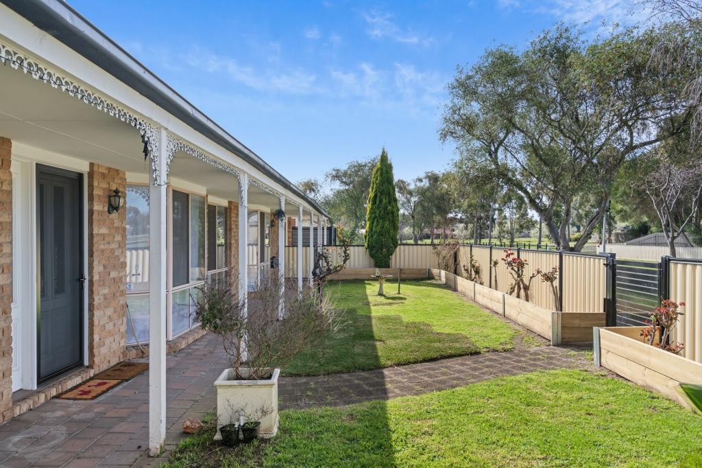 2 Elda Ct, Cranbourne North, VIC 3977