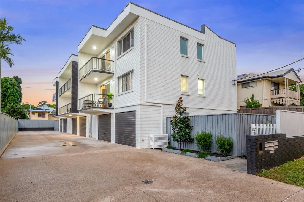 Cardross St, Yeerongpilly, QLD 4105