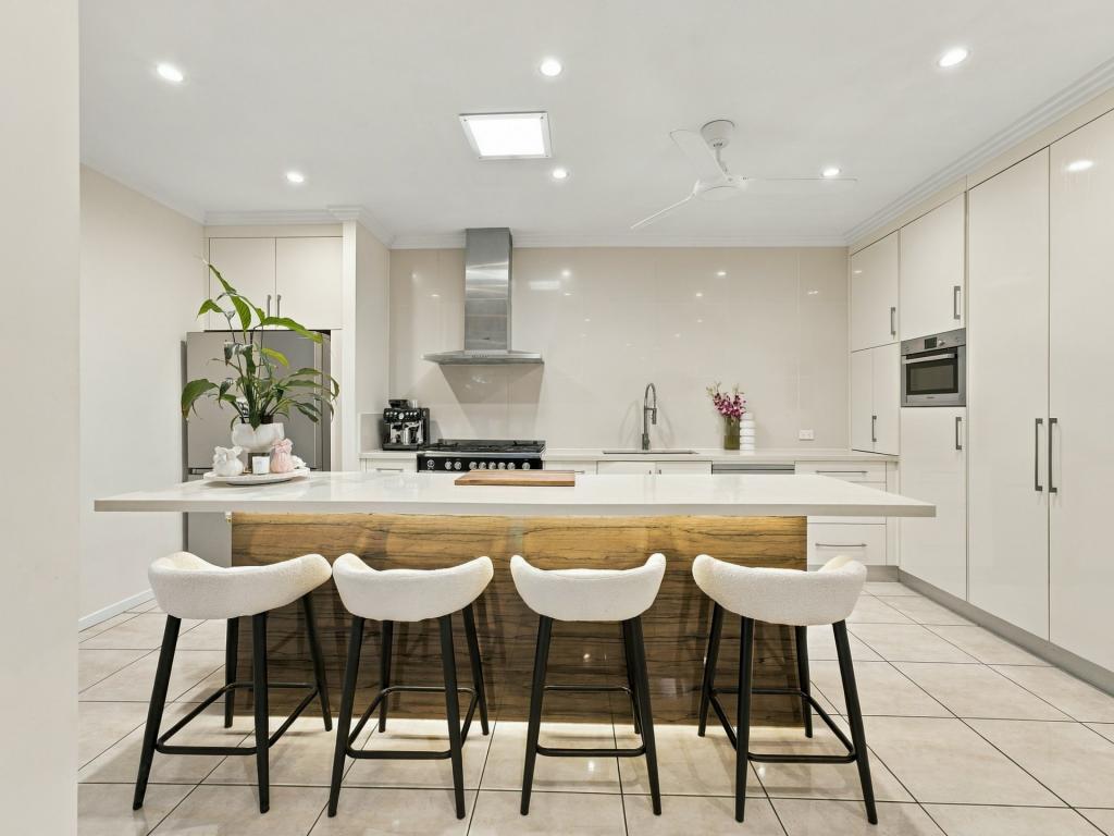 7 Bellevue Cres, Edge Hill, QLD 4870