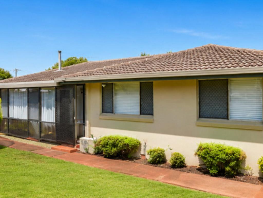15 RAFF ST, NORTH TOOWOOMBA, QLD 4350
