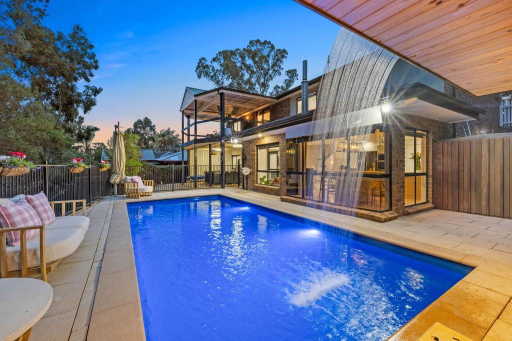 15 Brabham Gr, Aberfoyle Park, SA 5159