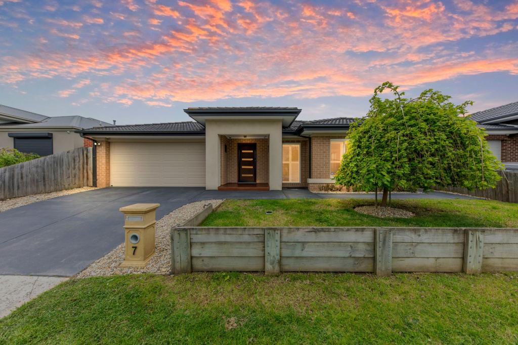 7 CAITLIN DR, PAKENHAM, VIC 3810