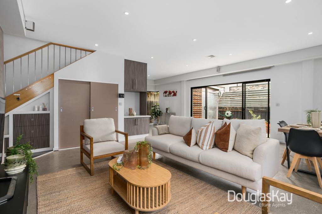 2/100 SUFFOLK ST, MAIDSTONE, VIC 3012