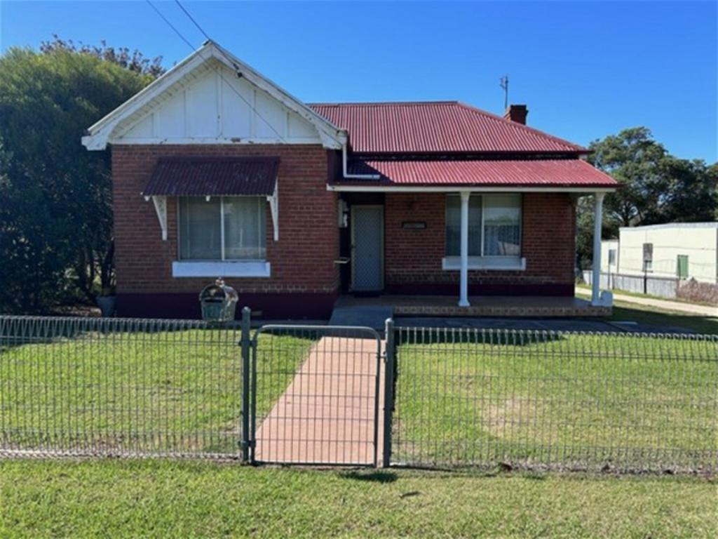71 Fitzroy Ave, Cowra, NSW 2794