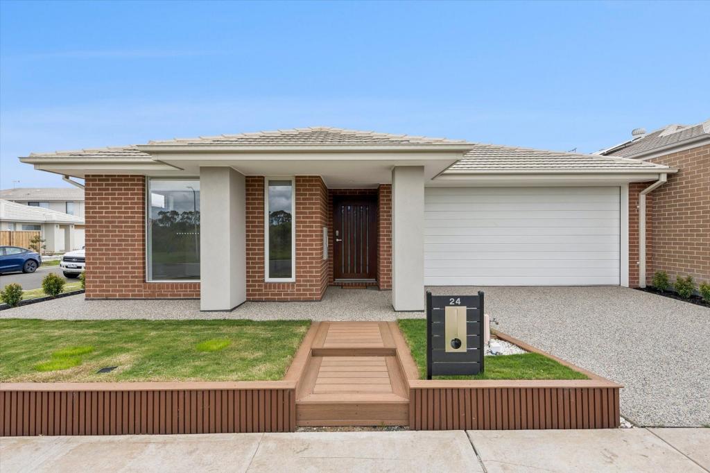 24 Sanctum Pde, Cranbourne West, VIC 3977