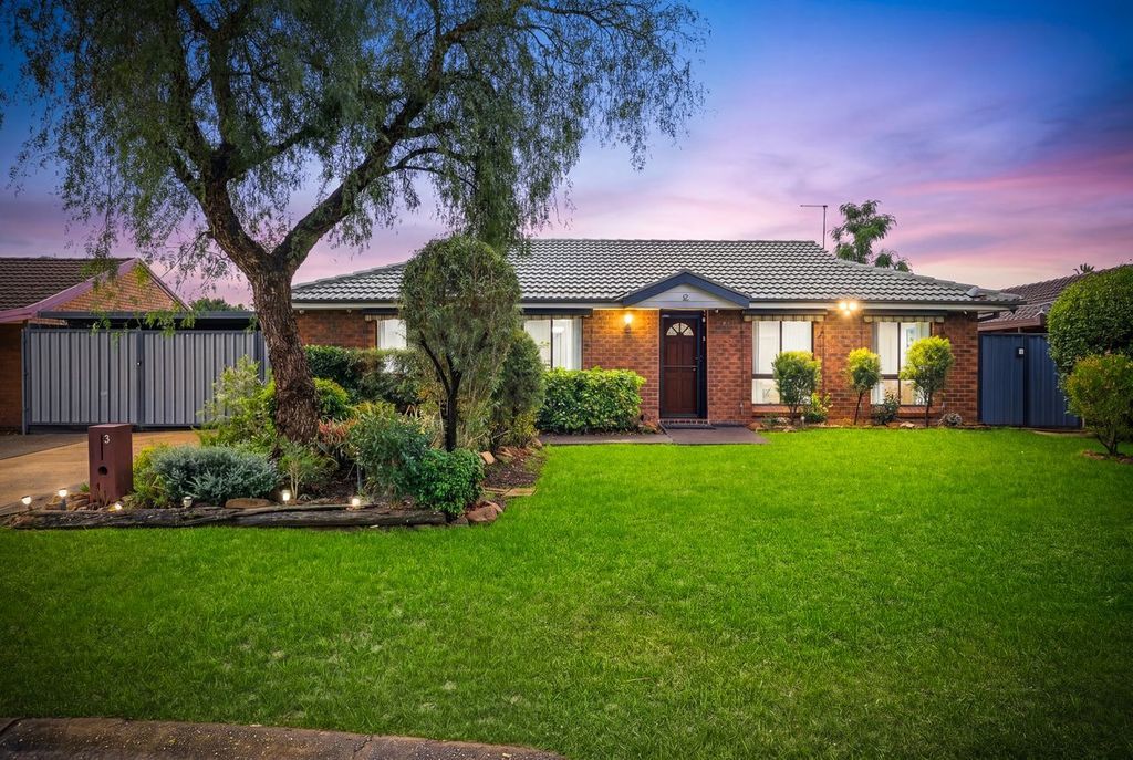 3 MOONBEAM CL, ST CLAIR, NSW 2759