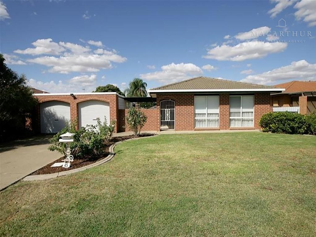 45 Balleroo Cres, Glenfield Park, NSW 2650