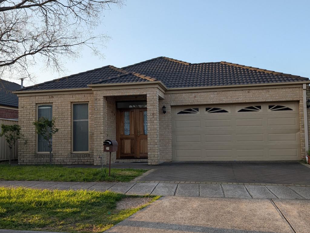 37 Long Island Cct, Craigieburn, VIC 3064