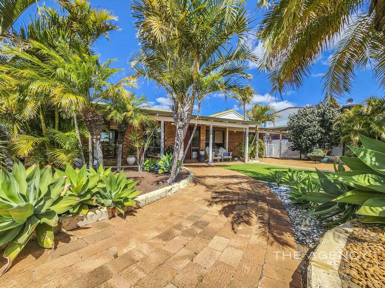 30 Batavia Cir, Kalbarri, WA 6536