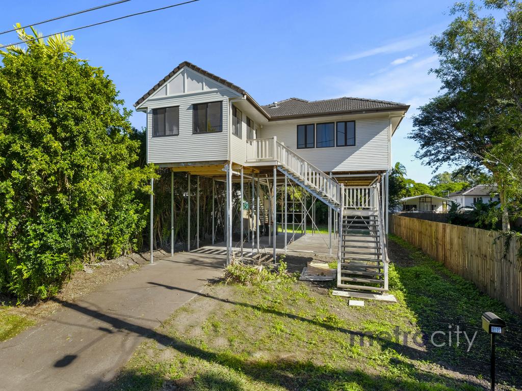 31 Newcastle St, Fairfield, QLD 4103