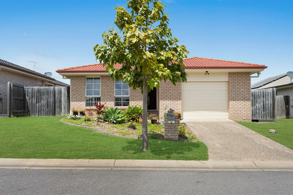 11 / 12 WALNUT CRES, LOWOOD, QLD 4311