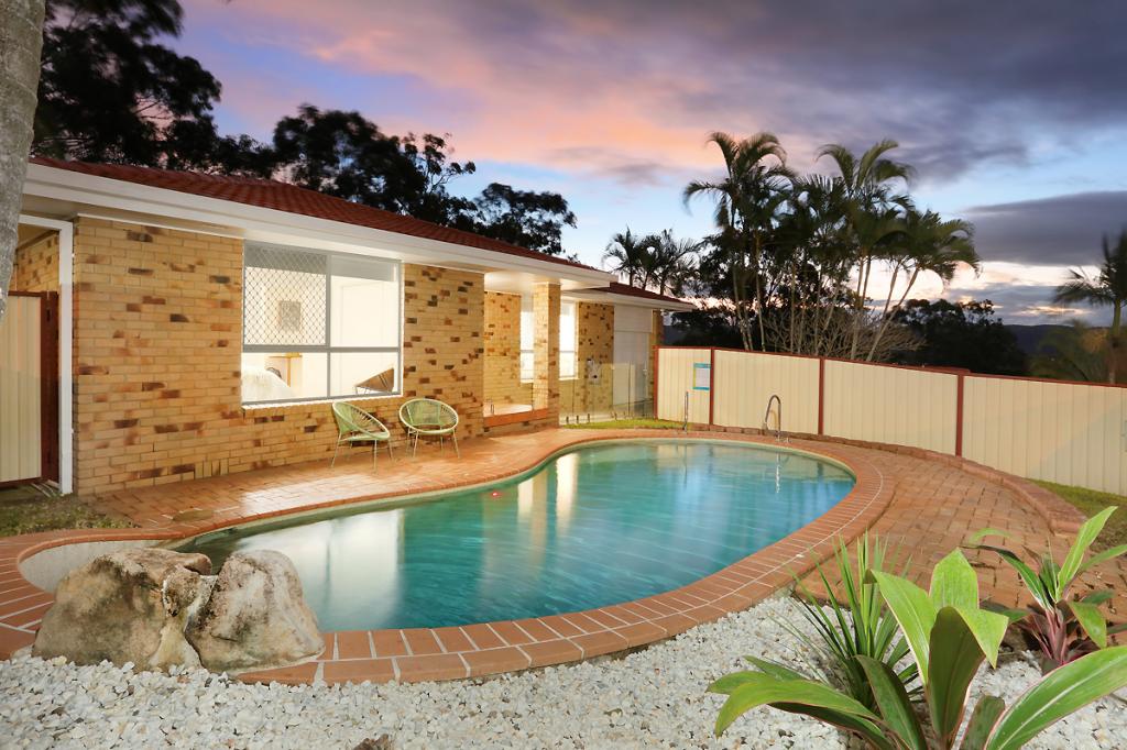 176 Alexander Dr, Highland Park, QLD 4211