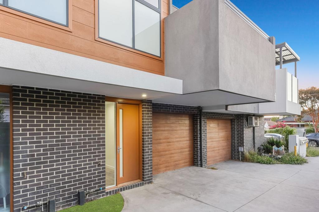 2/5 Masters St, Dandenong, VIC 3175
