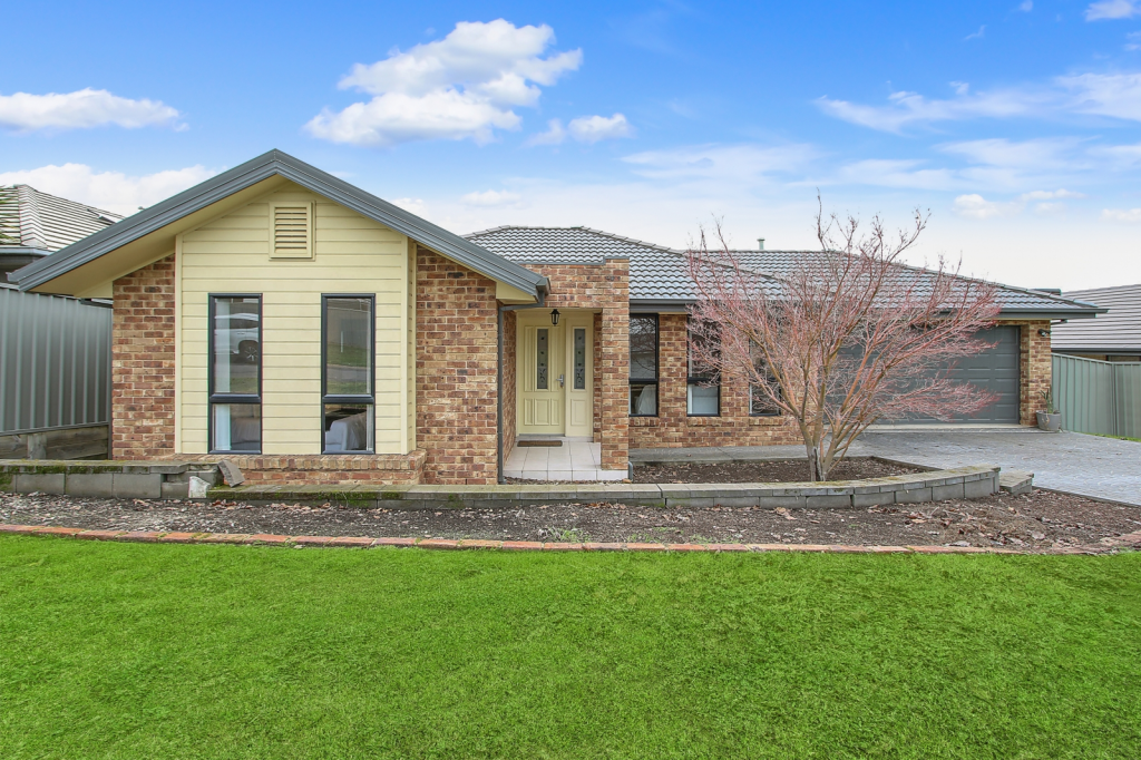 18 Warbler St, Thurgoona, NSW 2640