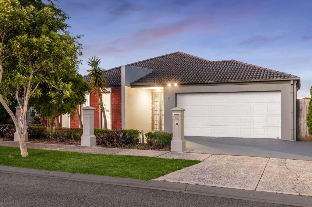 42 Ebony St, Cranbourne, VIC 3977