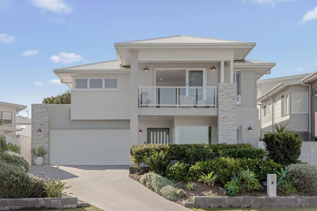 3 FORESHORE AVE, LAKE CATHIE, NSW 2445