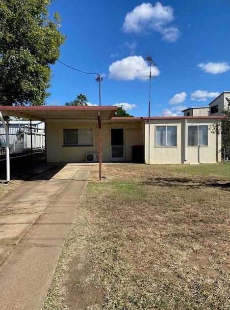 1/7 BLUFF ST, BLACKWATER, QLD 4717