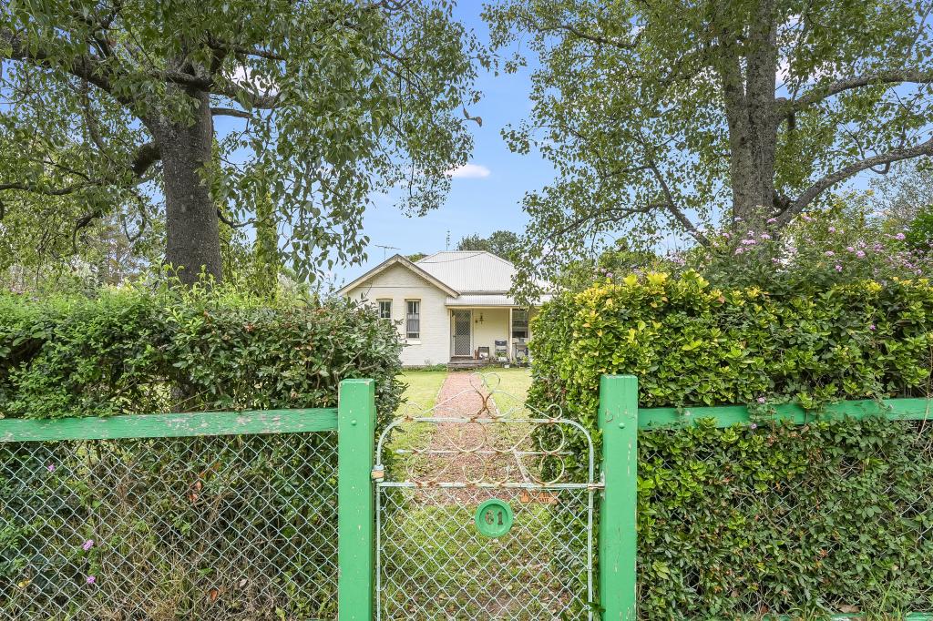 61 Oaks St, Thirlmere, NSW 2572