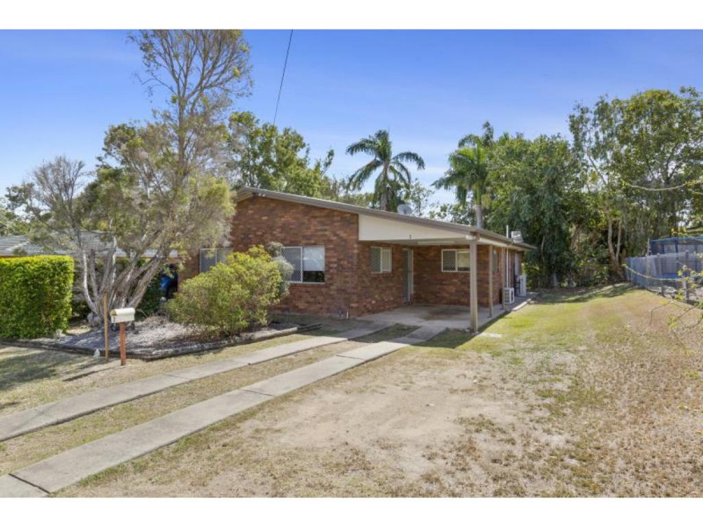 2/4 O'Shanesy St, Koongal, QLD 4701