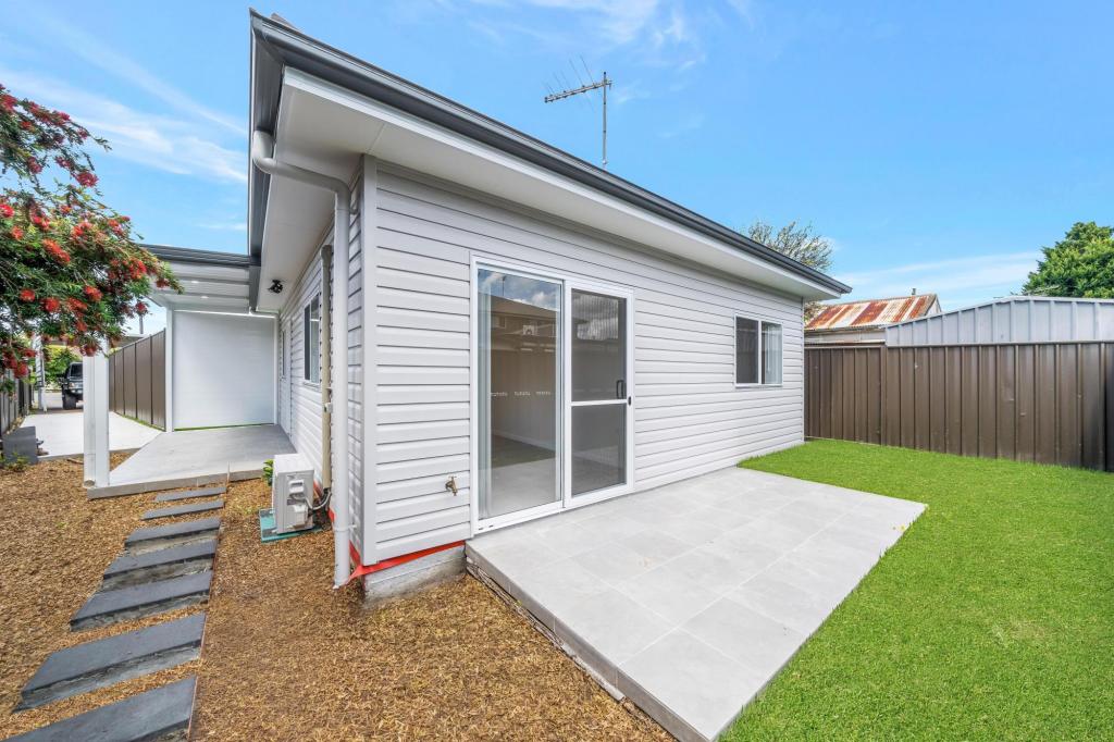 6A SLENDER AVE, SMITHFIELD, NSW 2164