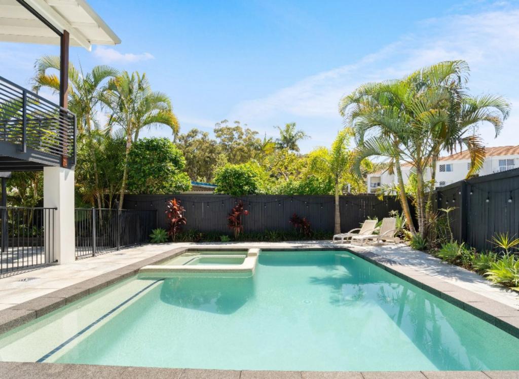 3 Tawarri Cres, Burleigh Heads, QLD 4220