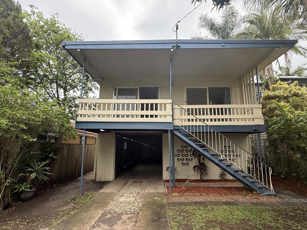 16 Lilla St, Woody Point, QLD 4019