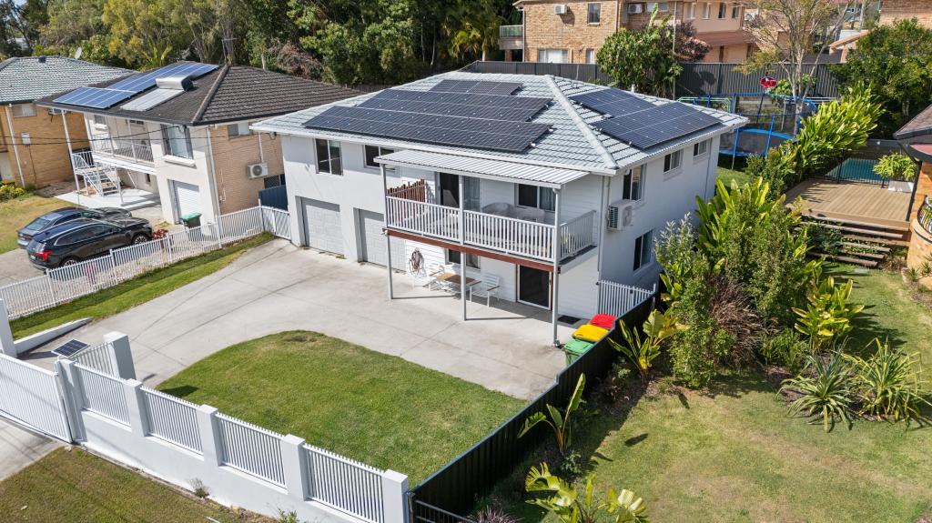 10 Penrock Pde, Labrador, QLD 4215