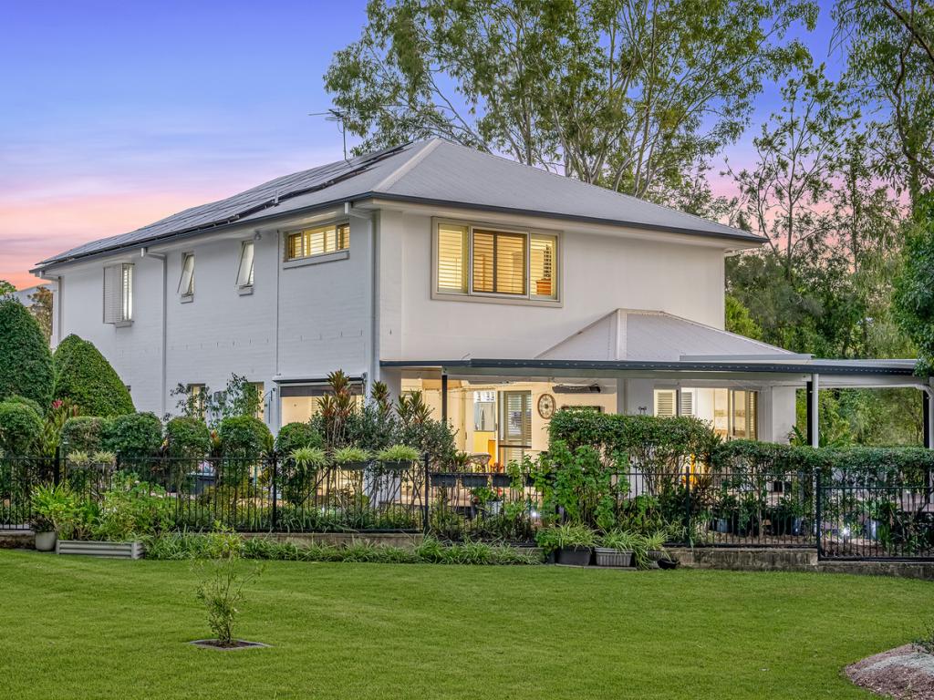 21 Fairway Ct, Mount Ommaney, QLD 4074