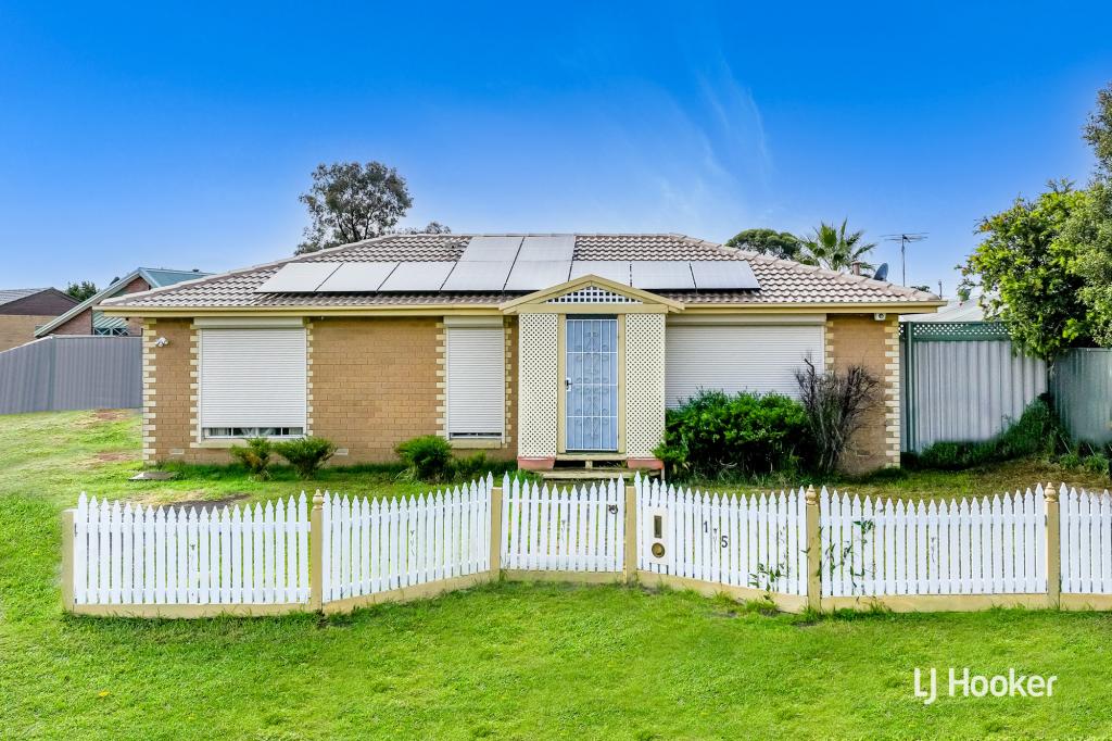 15 Dunvegan Dr, Kurunjang, VIC 3337