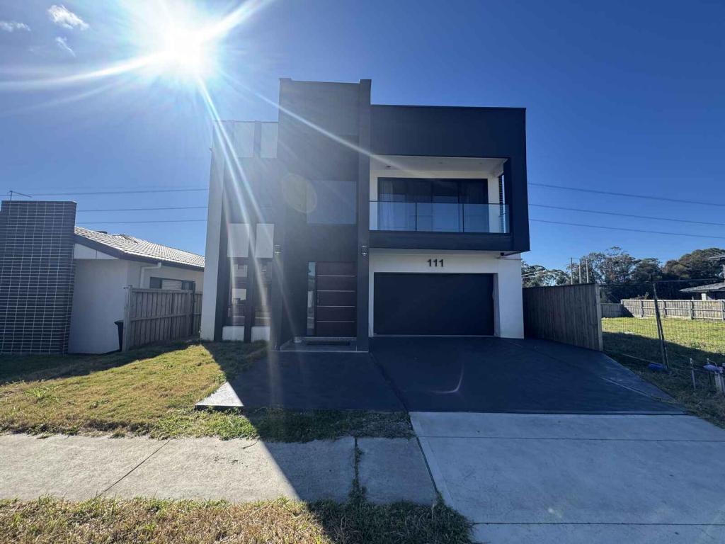 111 Rosedale Cct, Carnes Hill, NSW 2171