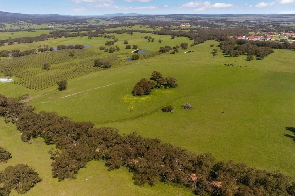 560 Wandong Rd, Wandong, VIC 3758