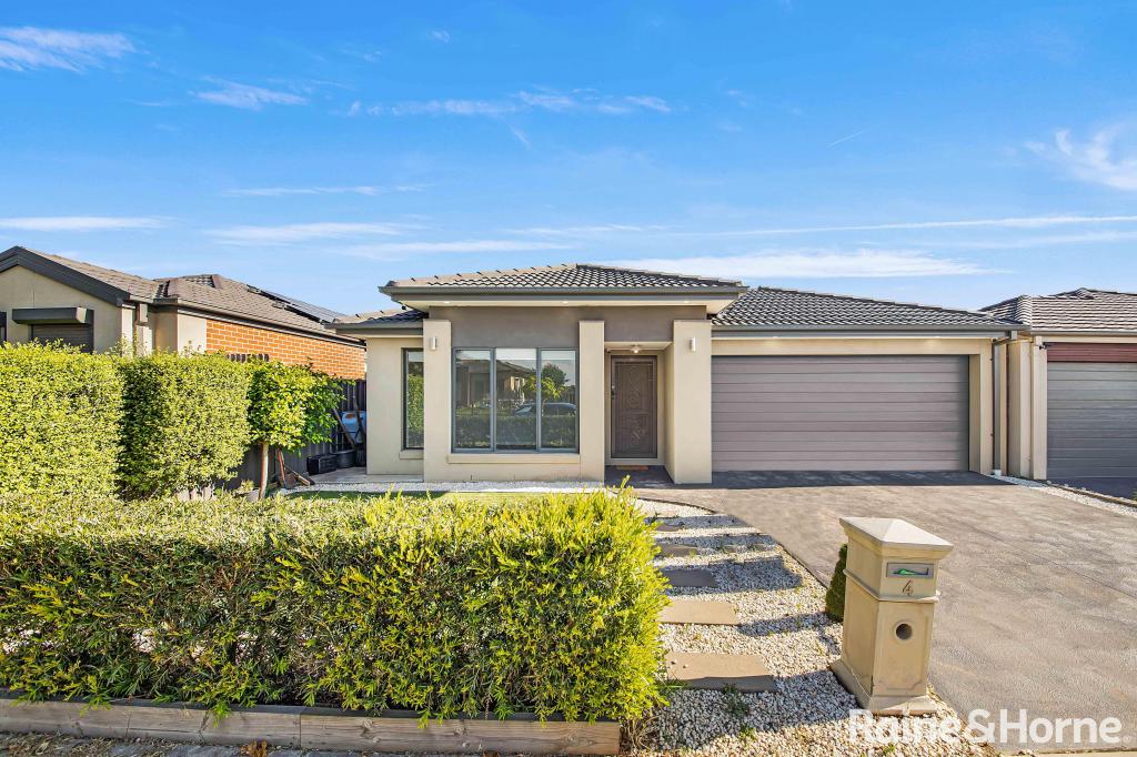 4 LAMINGTON DR, TARNEIT, VIC 3029