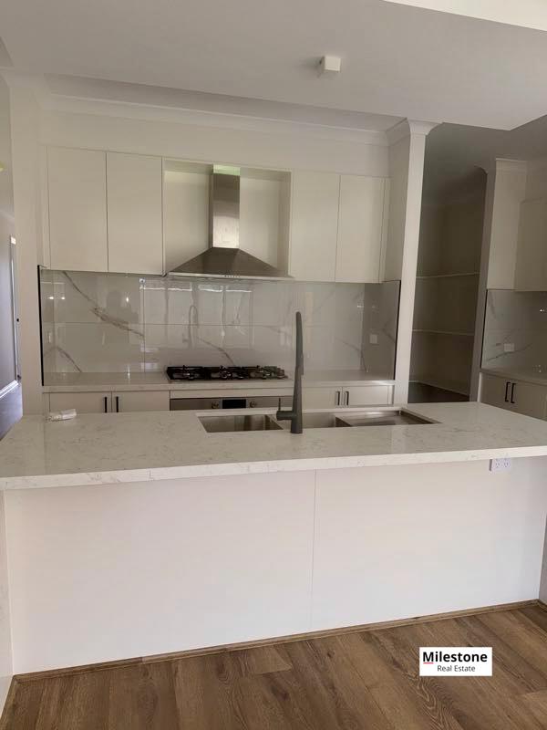 29 CRAIGEND ST, CLYDE NORTH, VIC 3978