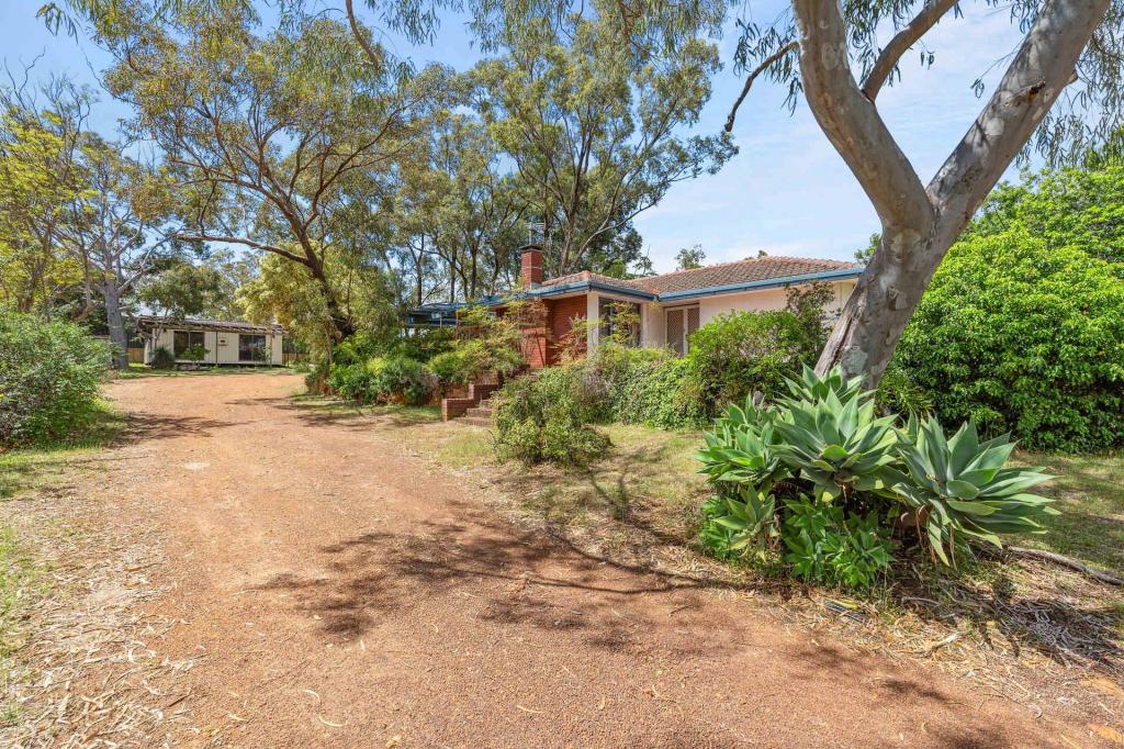 7 Peet Rd, Kalamunda, WA 6076