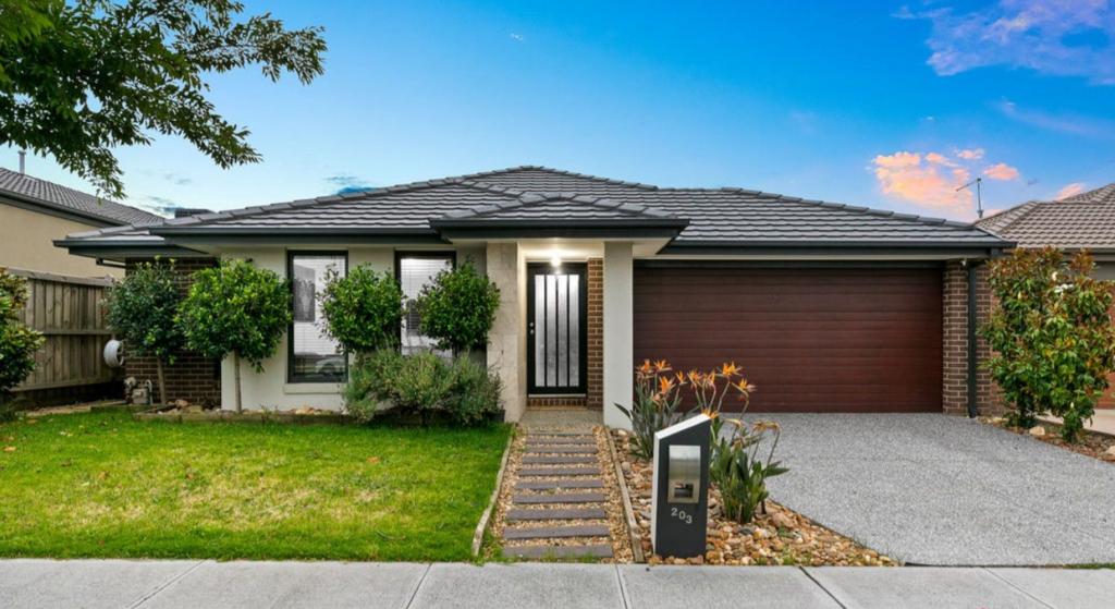 203 HEATHER GR, CLYDE NORTH, VIC 3978