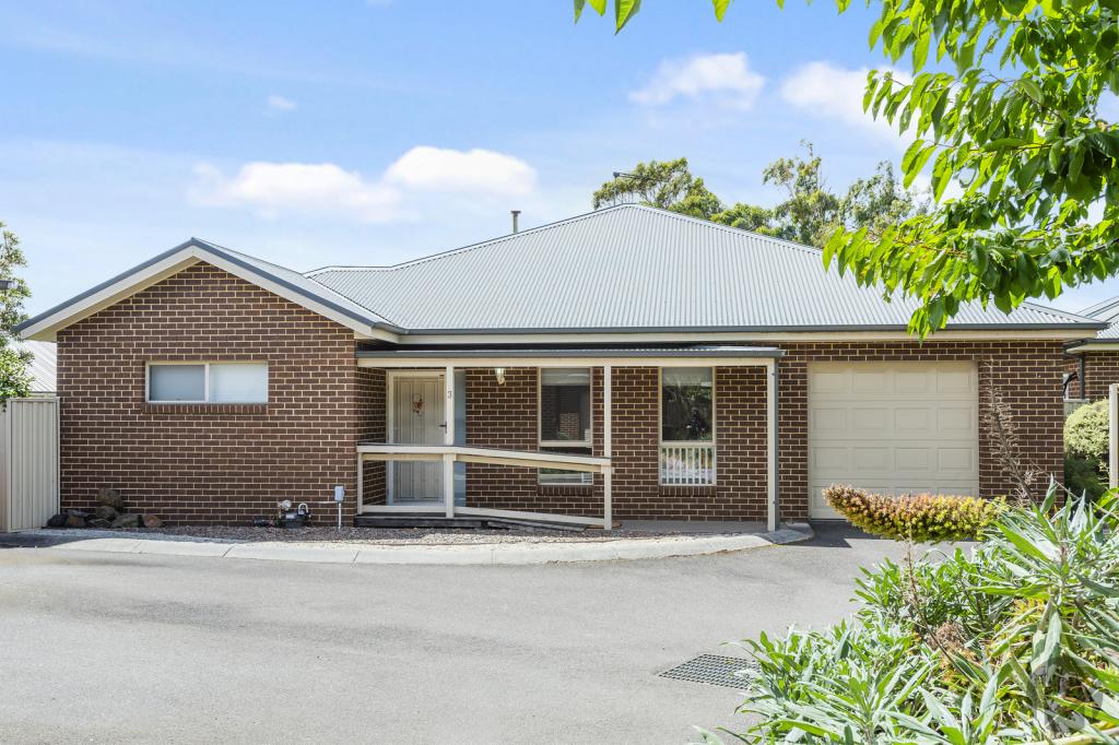 3/76 Barry St, Romsey, VIC 3434
