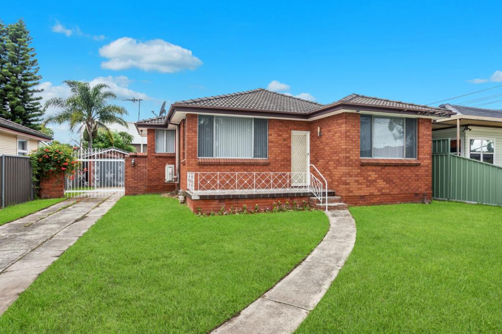 21 Weir Cres, Lurnea, NSW 2170