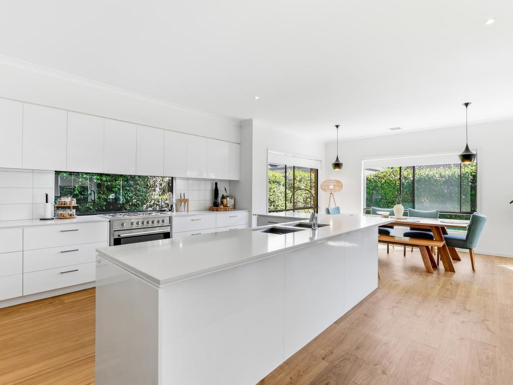 4 Woorawa Dr, Doreen, VIC 3754