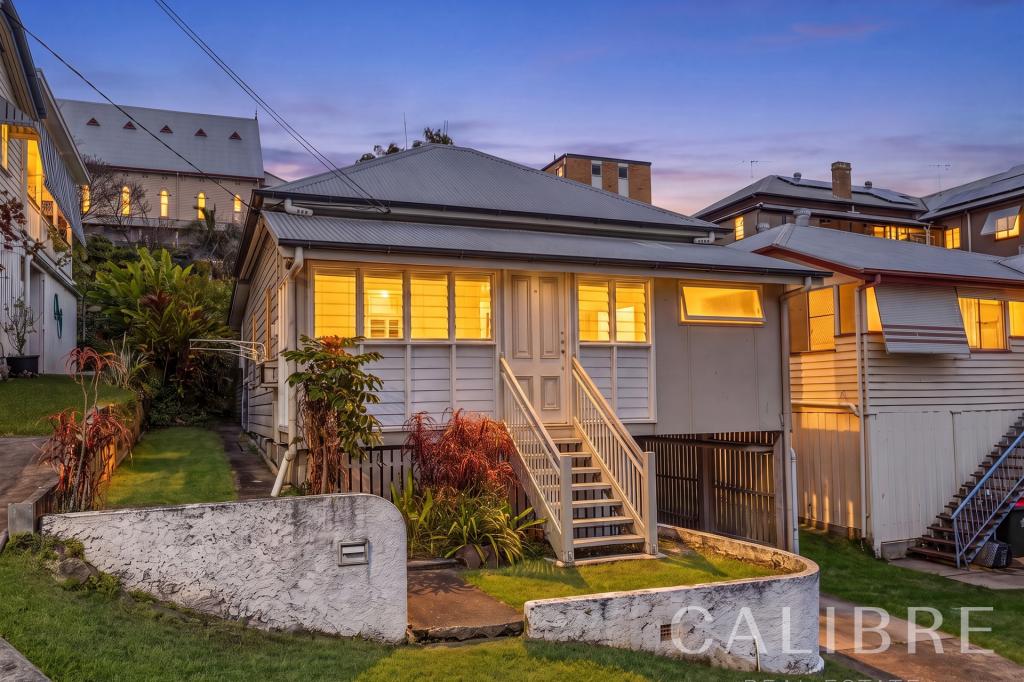 15 STORIE ST, RED HILL, QLD 4059