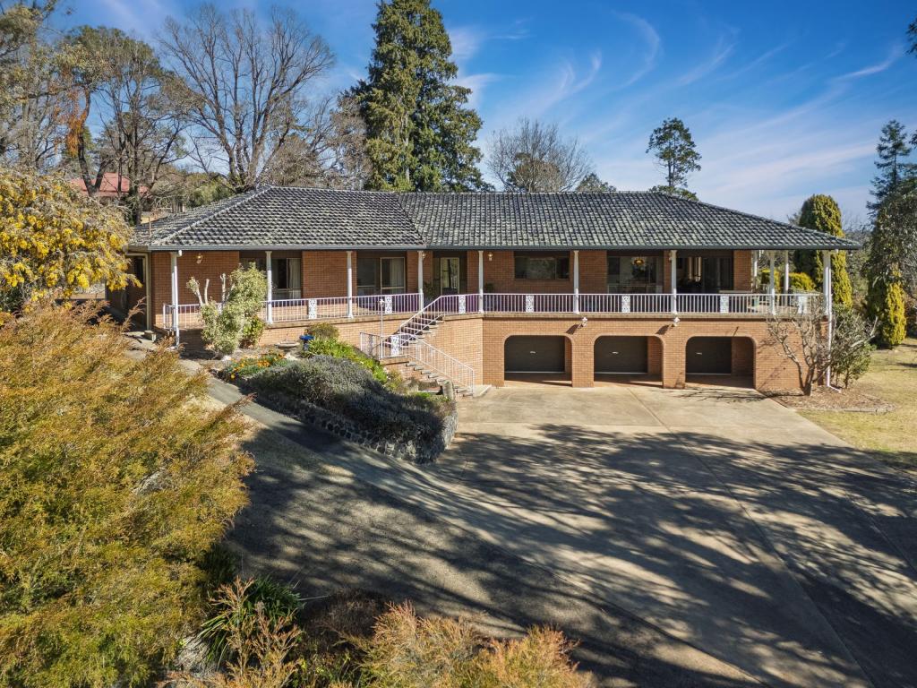 26 Bishop Cres, Armidale, NSW 2350