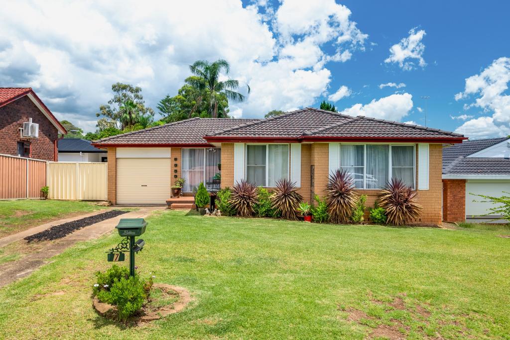 7 Kitava Pl, Glenfield, NSW 2167