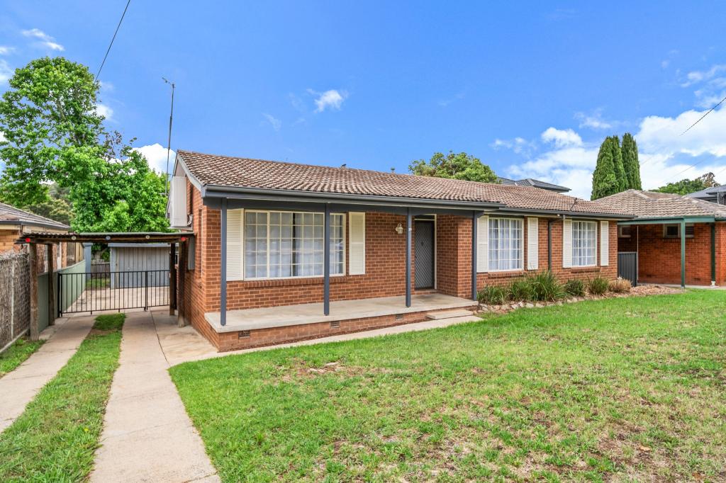 28 Woodger Pde, Karabar, NSW 2620