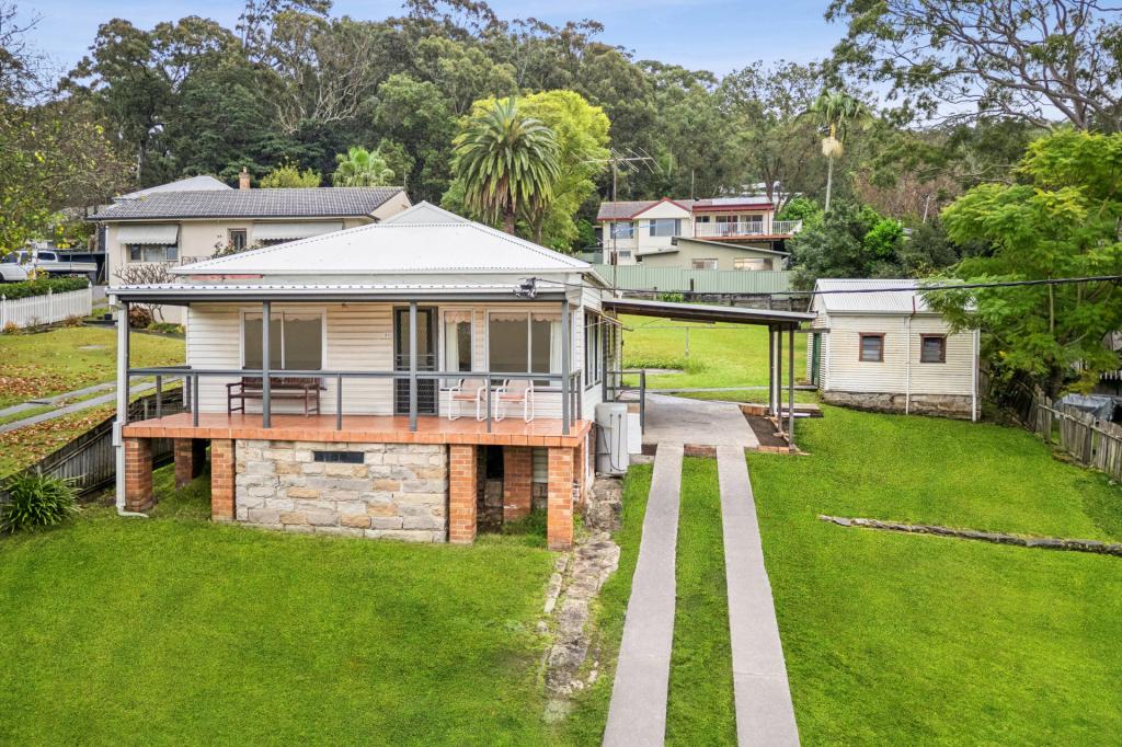 31 Brisbane Water Dr, Point Clare, NSW 2250