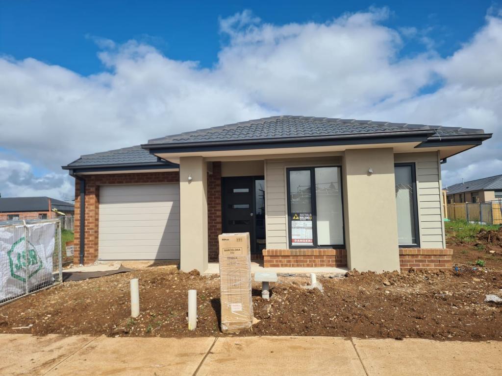 34 Derrimut St, Rockbank, VIC 3335
