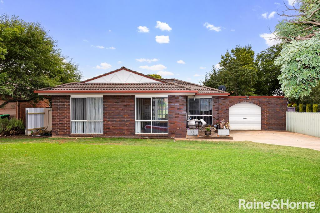 60 Balleroo Cres, Glenfield Park, NSW 2650