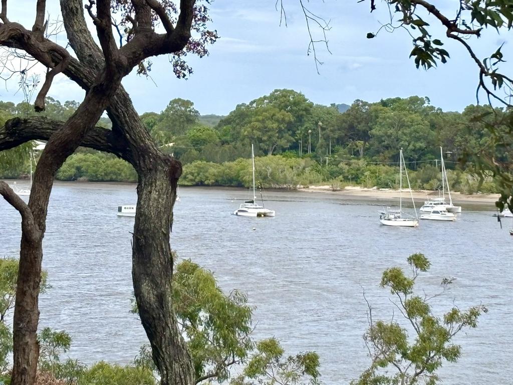 14 High Central Rd, Macleay Island, QLD 4184
