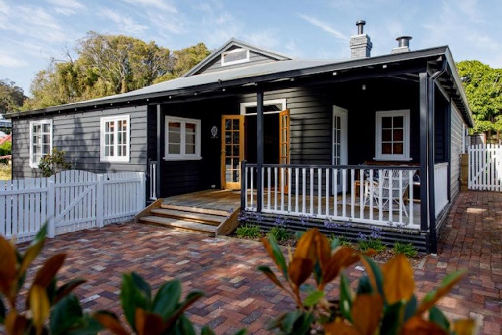 9 Golf Links Rd, Middleton Beach, WA 6330